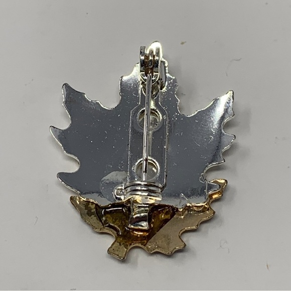 Small Silver and Gold Tone Fall Maple Leaf Pin Brooch - Picture 4 of 5